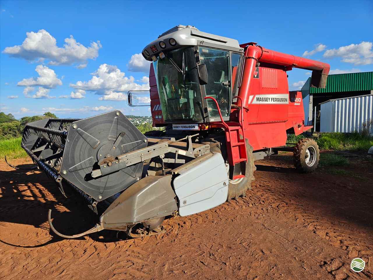 COLHEITADEIRA MASSEY FERGUSON MF 5650 Pessette Máquinas Agrícolas CHOPINZINHO PARANÁ PR